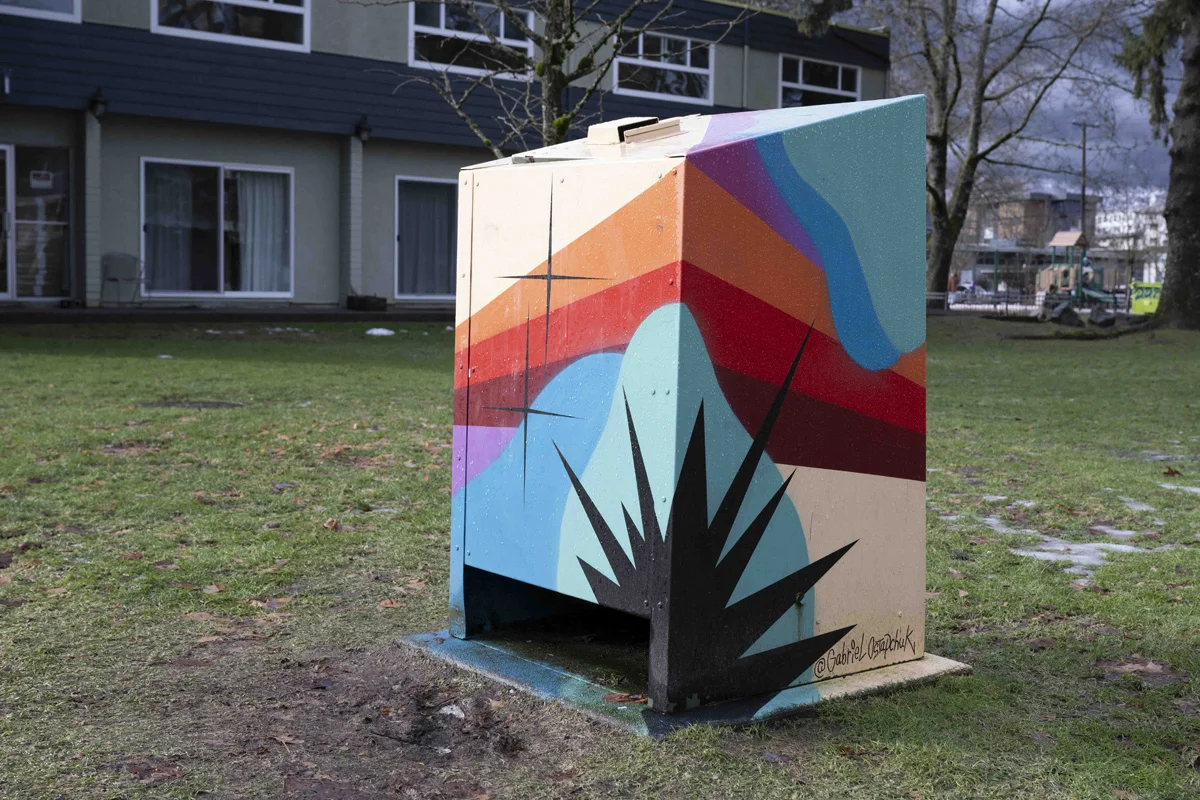 https://www.downtownsquamish.com/wp-content/uploads/2024/07/Squamish-Public-Art-Scenic-Bins-Gabriel-Ostapchuk-9.webp